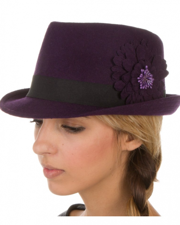 Topi Fedora dengan Aksen Bunga